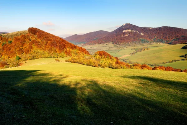 Vista outonal de Strazovske Vrchy — Fotografia de Stock