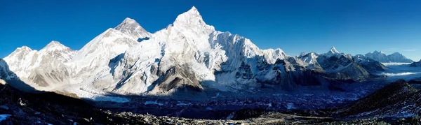 Vista noturna do Everest e Nuptse de Kala Patthar — Fotografia de Stock