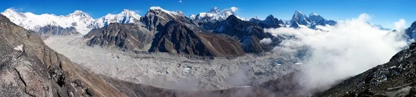 Άποψη της everest από gokyo ri — Φωτογραφία Αρχείου