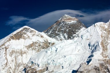 Everest everest Merkez kampına bulut - khumbu vadi - neepal ile gelen