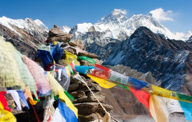 View of everest from gokyo ri clipart