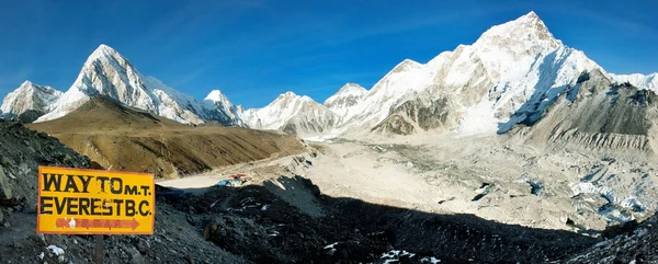 Vista nocturna del Everest y Nuptse desde Kala Patthar — Foto de Stock
