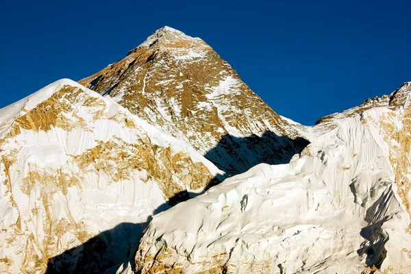 Abendliche Ansicht des Everest von kala patthar — Stockfoto