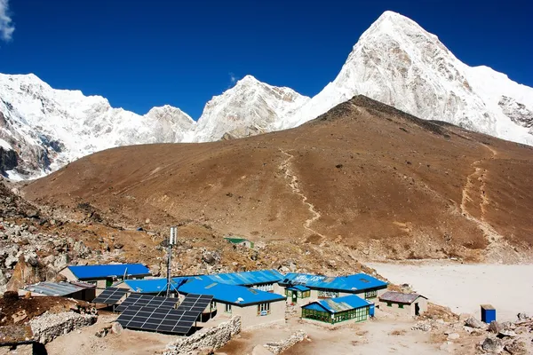 Aldeia Gorak Shep e ponto de vista Kala Patthar no Everest — Fotografia de Stock