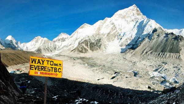 Вечерний вид на Эверест и Нупце от Kala Patthar — стоковое фото