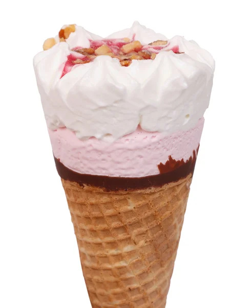 Φράουλας παγωτό χωνάκι που απομονώνονται σε λευκό φόντο — Φωτογραφία Αρχείου