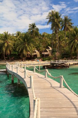 tropikal turkuaz deniz manzarası Beach'te adayına Köprüsü