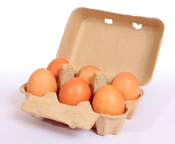 Hnědé slepičí vejce v krabici — Stock fotografie