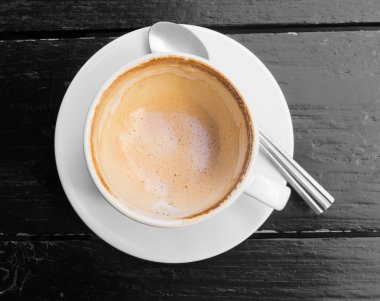 Boş beyaz fincan sıcak kahve latte