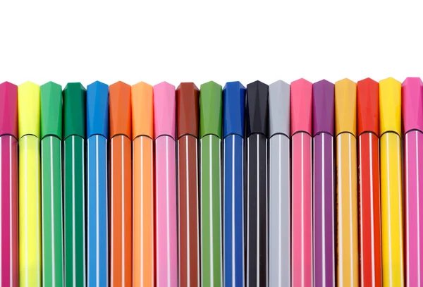 Plastové barevné pera v řádku — Stock fotografie