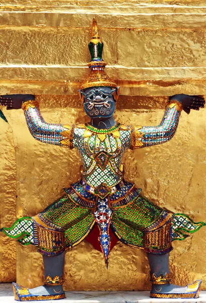 Ramayana figuur bij wat prakaew tempel, thailand — Stockfoto