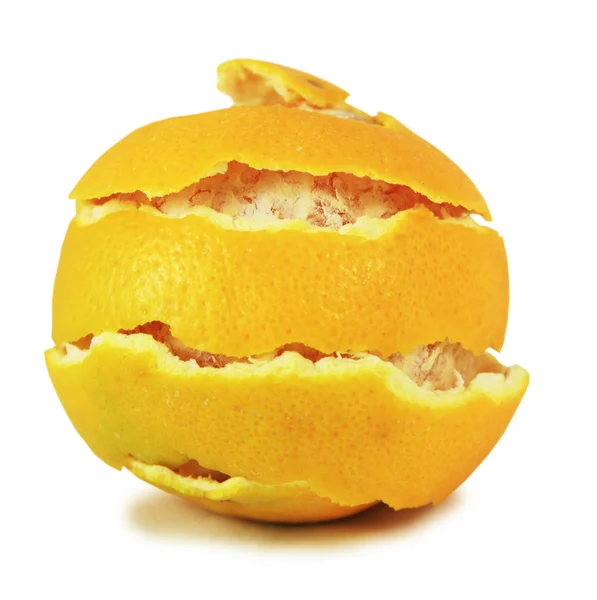 Descasque laranja fresca isolada no fundo branco — Fotografia de Stock