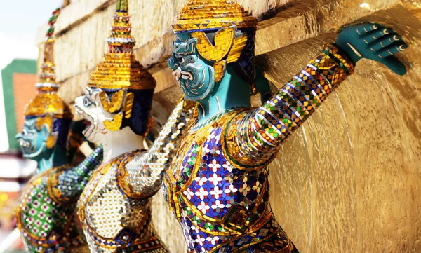 "Рамаяна" фігурою в храм ВАТ prakaew, Таїланд — стокове фото