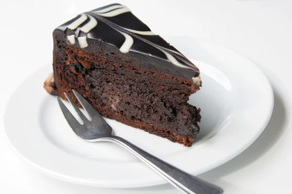 Rebanada de pastel de chocolate negro — Foto de Stock