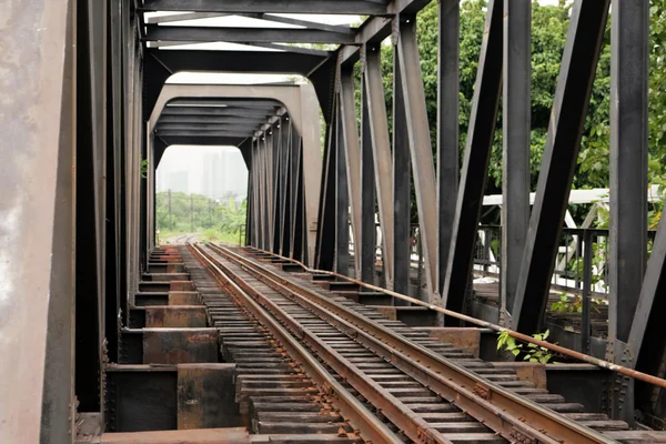 Eisenbahnbrücke aus Stahl — Stockfoto