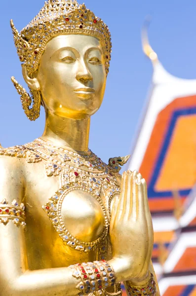 Altın Kinnaree (yarı kadın - yarım kuş) şekil — Stok fotoğraf