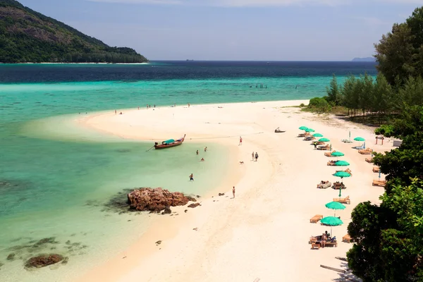 Thaiföld beach türkiz part az Andamán-tenger — Stock Fotó