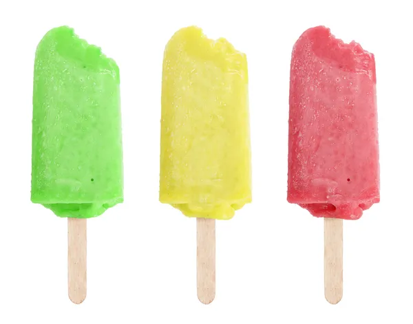 Зеленый, красный, желтый красочный фруктовый сорбет мороженое изолированы — стоковое фото