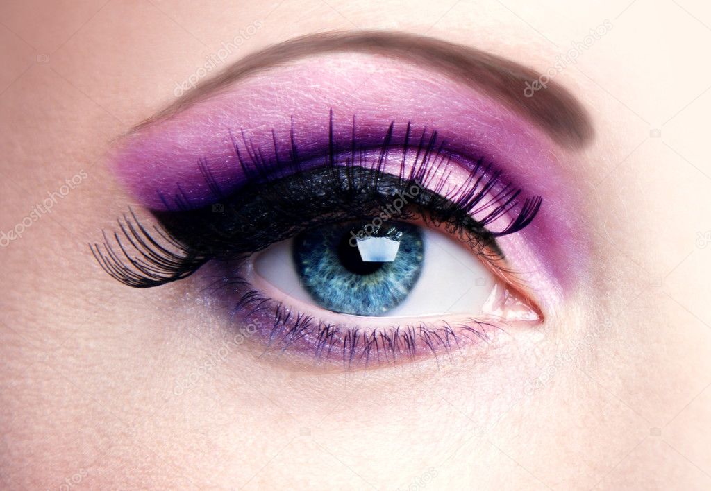 Purple eye make-up