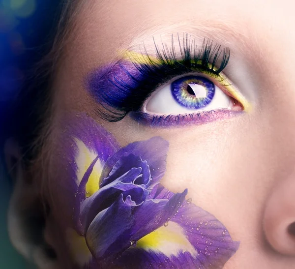 Maquilagem de olho de lilás — Fotografia de Stock