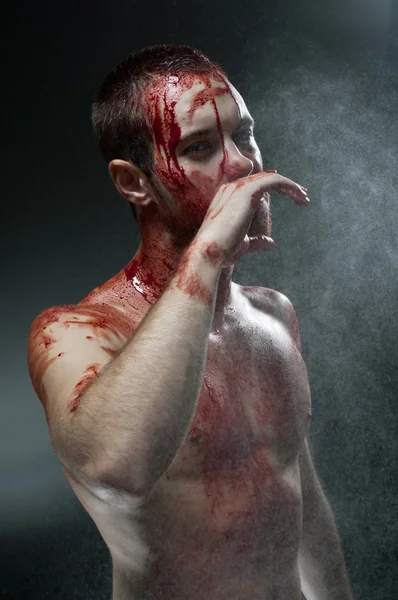 Kanlı man.studio portresi — Stok fotoğraf
