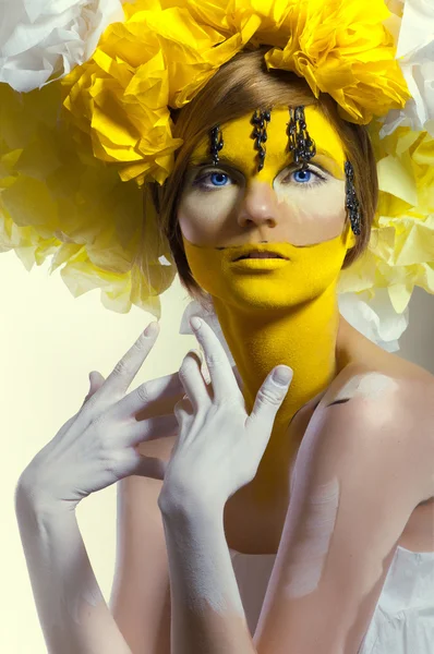 Creative beauty shot with headdress — Stock Photo, Image