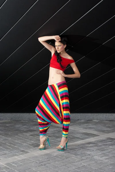 Modelo de moda en traje colorido —  Fotos de Stock