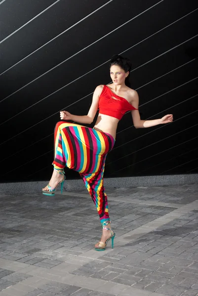 Modelo de moda en traje colorido — Foto de Stock