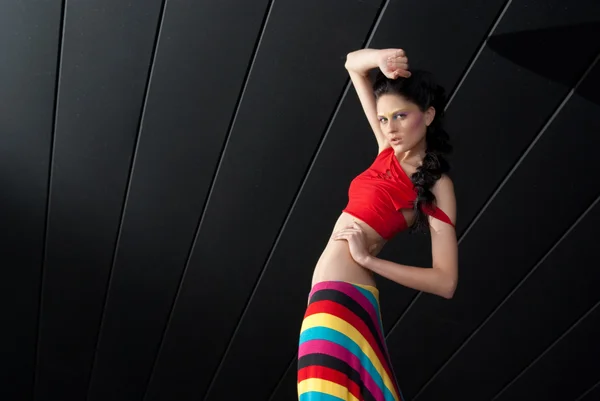 Modelo de moda em roupa colorida — Fotografia de Stock