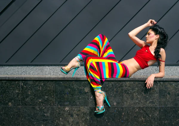 Fashion model in colorful outfit — Stock Photo, Image