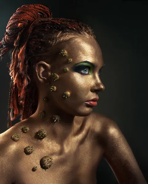 Studio konceptuální ženské krásy bronzový portrét — Stock fotografie