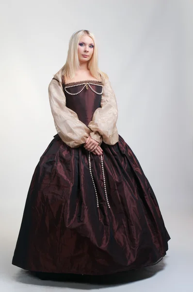 中世纪的美丽穿裙子的女孩 — 图库照片