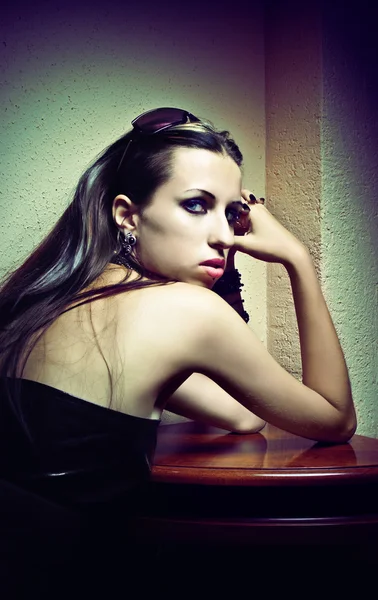 Retrato de bela mulher jovem estilo gótico — Fotografia de Stock