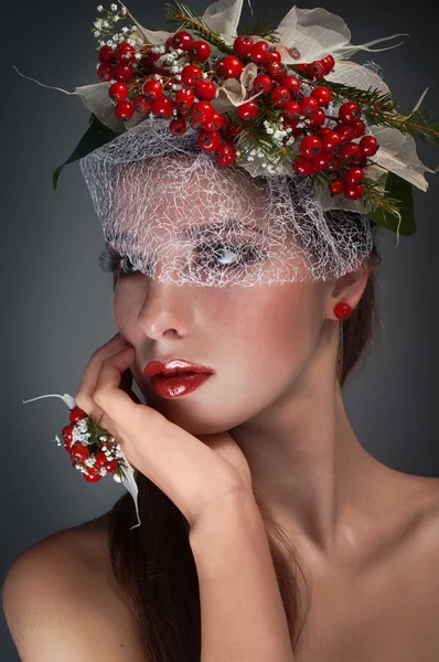 Studio conceptuele vrouwelijke schoonheid portret met rowan — Stockfoto