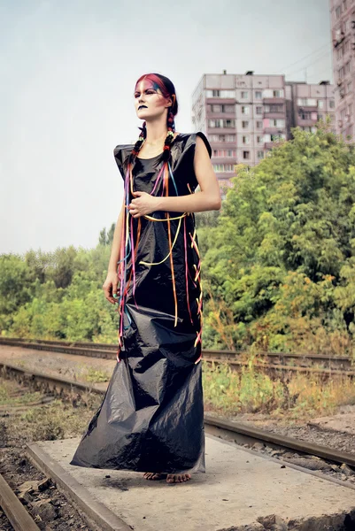 Menina futurista em vestido de PVC preto — Fotografia de Stock