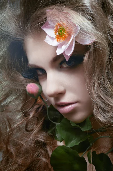 Estúdio floral beleza retrato — Fotografia de Stock