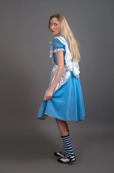 Молодая красивая девушка в сказочном платье — стоковое фото