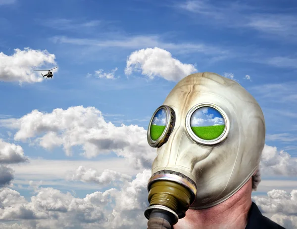 Homme en masque à gaz — Photo