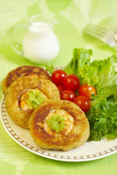 Fish cutlets with shrimps — Stock Photo, Image
