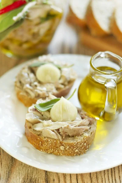 stock image Sandwich with rabbit meat, garlic and sage