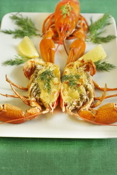 Stuffed crayfish with cheese and shrimps — 图库照片