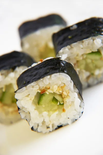 Uborkás sushi tekercs — Stock Fotó