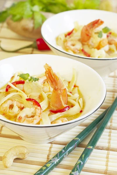 Thai spicy soup with noodles and shrimps — Stock Photo, Image