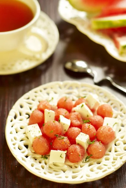 Salada de melancia com queijo feta e verduras — Fotografia de Stock