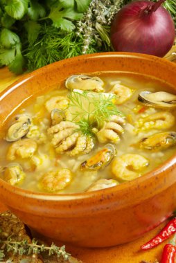 Deniz mahsulleri çorbası