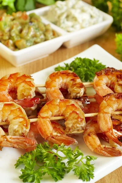 Shrimp-grill on wooden sticks — Stock Photo, Image