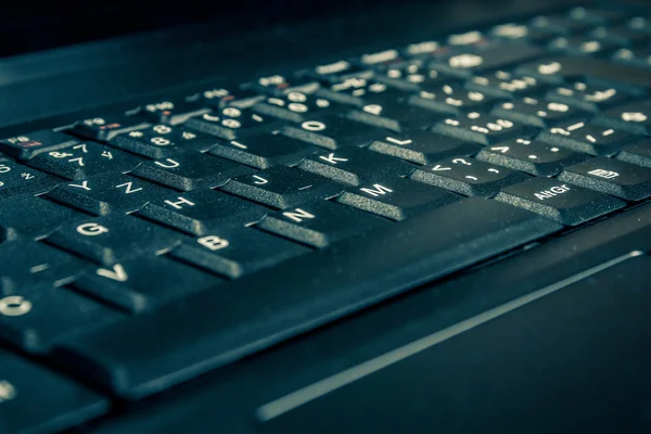 Detailní záběr tónovaný notebooku klávesnice — Stock fotografie