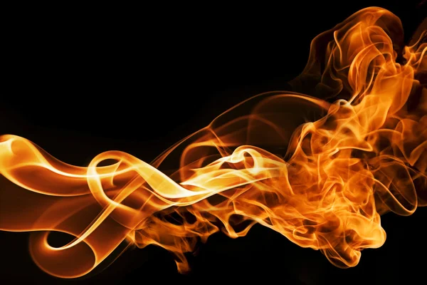 Oheň a kouř na černém pozadí — Stockfoto