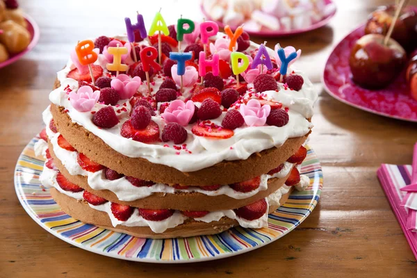 Щасливий день народження торт — стокове фото