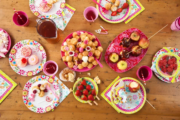 Table with birthday treats — Stock Photo, Image